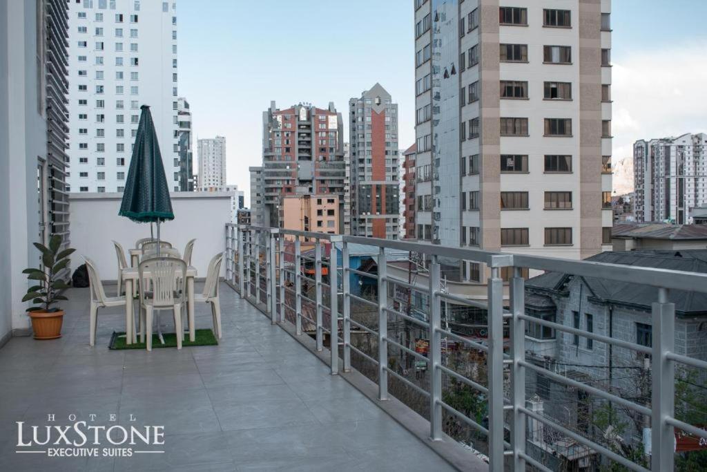 Luxstone Executive & Suites La Paz Exteriör bild